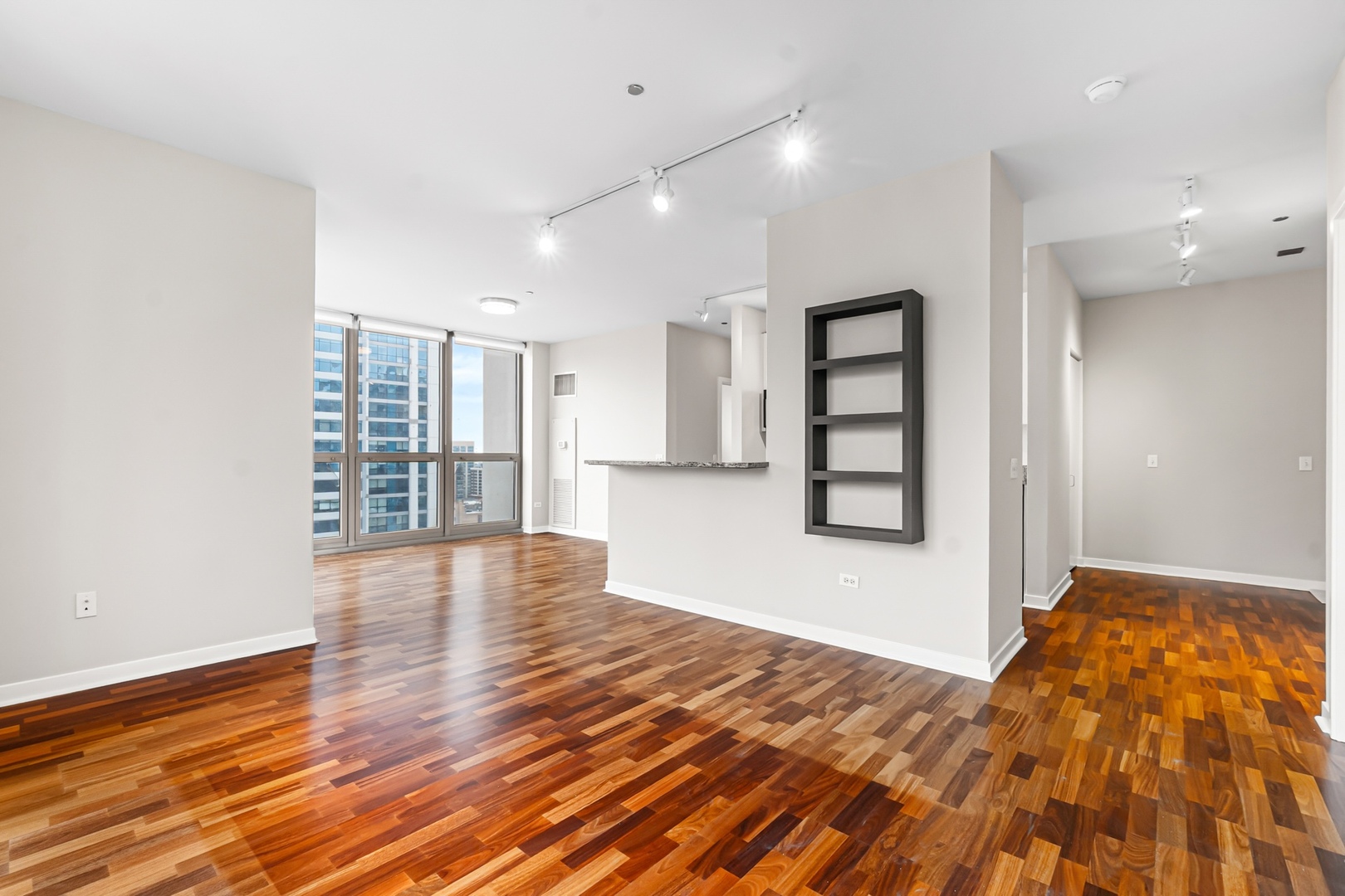 200 W GRAND Avenue 2103