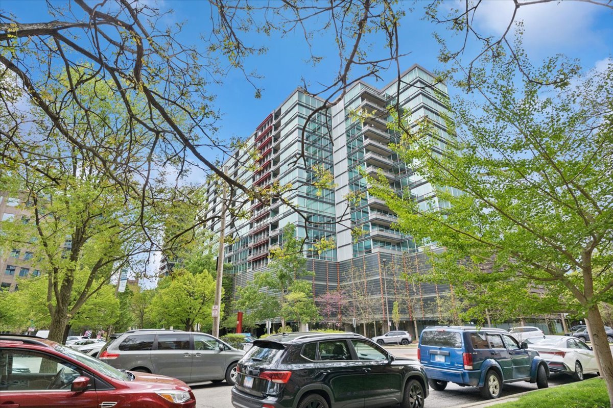 800 Elgin Road PH19