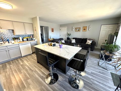 Tiny photo for 259 W Court Of Shorewood #2A, Vernon Hills, IL 60061 (MLS # 12582309)