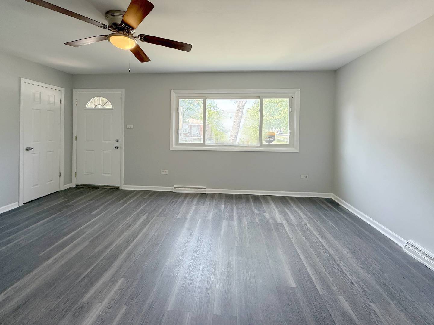 1447 W 114th Place