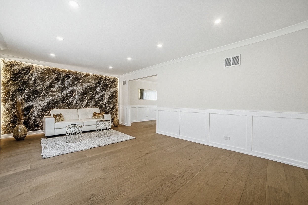 19W071 Avenue Chateaux