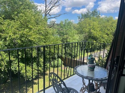 Tiny photo for 1010 Judson Street #2B, Bensenville, IL 60106 (MLS # 12487088)