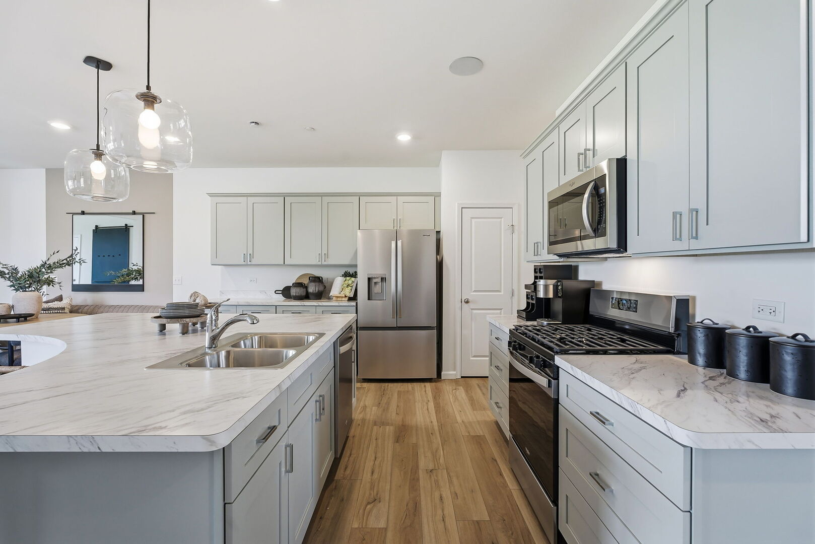 2033 Palmer Court 4001