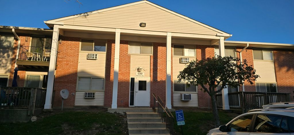 Photo for 680 Marilyn Avenue #104, Glendale Heights, IL 60139 (MLS # 12498545)