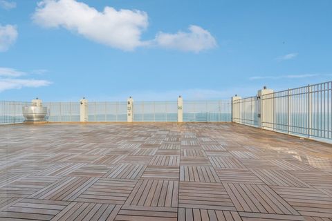 Tiny photo for 6171 N Sheridan Road #2601, Chicago, IL 60660 (MLS # 12551352)