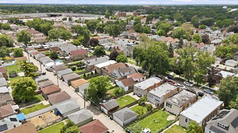 Tiny photo for 2715 Harvey Avenue, Berwyn, IL 60402 (MLS # 12673303)