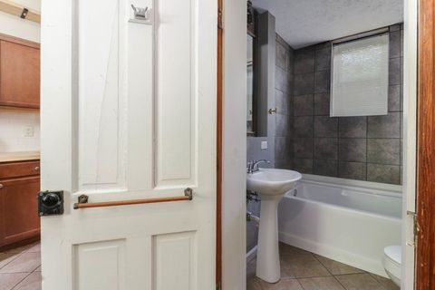 Tiny photo for 505 W Oakland Avenue, Bloomington, IL 61701 (MLS # 12635724)