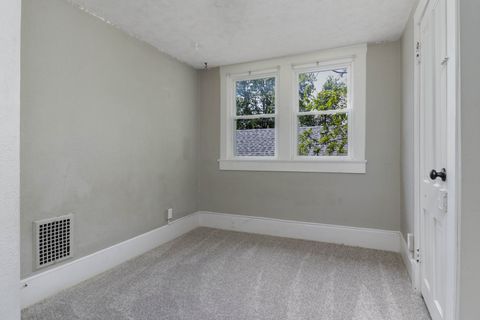 Tiny photo for 505 W Oakland Avenue, Bloomington, IL 61701 (MLS # 12635724)