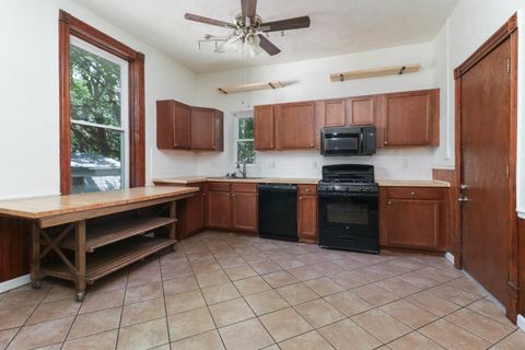 Tiny photo for 505 W Oakland Avenue, Bloomington, IL 61701 (MLS # 12635724)