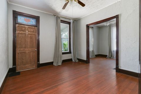 Tiny photo for 505 W Oakland Avenue, Bloomington, IL 61701 (MLS # 12635724)