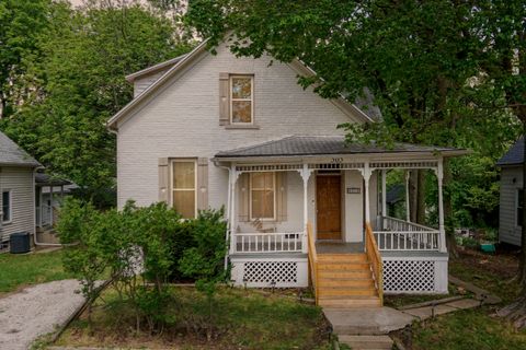 Tiny photo for 505 W Oakland Avenue, Bloomington, IL 61701 (MLS # 12635724)