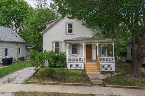 Tiny photo for 505 W Oakland Avenue, Bloomington, IL 61701 (MLS # 12635724)