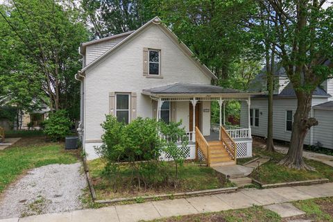 Photo of 505 W Oakland Avenue, Bloomington, IL 61701 (MLS # 12635724)