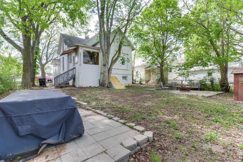 Tiny photo for 505 W Oakland Avenue, Bloomington, IL 61701 (MLS # 12635724)