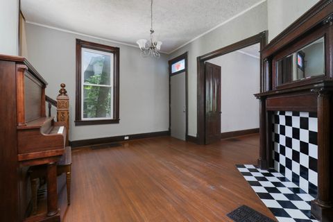 Tiny photo for 505 W Oakland Avenue, Bloomington, IL 61701 (MLS # 12635724)