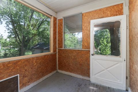 Tiny photo for 505 W Oakland Avenue, Bloomington, IL 61701 (MLS # 12635724)