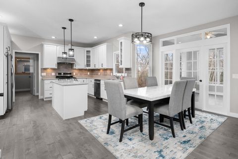 Tiny photo for 3120 Summertree Avenue, Bettendorf, IA 52722 (MLS # 100000369)