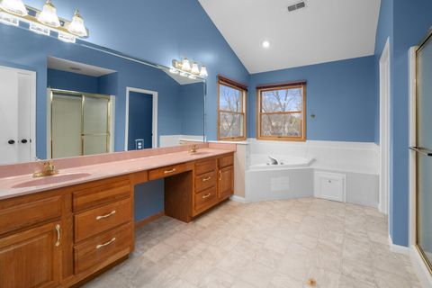 Tiny photo for 3120 Summertree Avenue, Bettendorf, IA 52722 (MLS # 100000369)