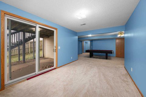 Tiny photo for 3120 Summertree Avenue, Bettendorf, IA 52722 (MLS # 100000369)