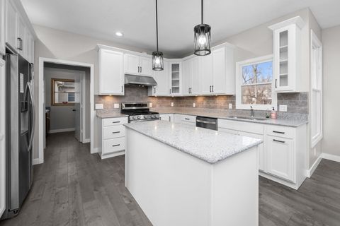 Tiny photo for 3120 Summertree Avenue, Bettendorf, IA 52722 (MLS # 100000369)