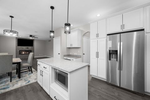 Tiny photo for 3120 Summertree Avenue, Bettendorf, IA 52722 (MLS # 100000369)