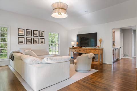 Tiny photo for 6 Deer Run, Lincolnshire, IL 60069 (MLS # 12729631)