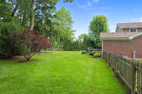 Tiny photo for 6 Deer Run, Lincolnshire, IL 60069 (MLS # 12729631)