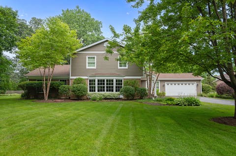 Tiny photo for 6 Deer Run, Lincolnshire, IL 60069 (MLS # 12729631)