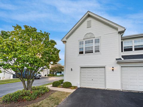 Photo of 2552 Dickens Drive #2552, Aurora, IL 60503 (MLS # 12518553)