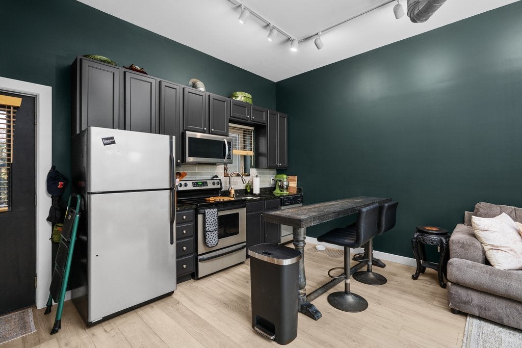 1605 2nd Avenue 9
