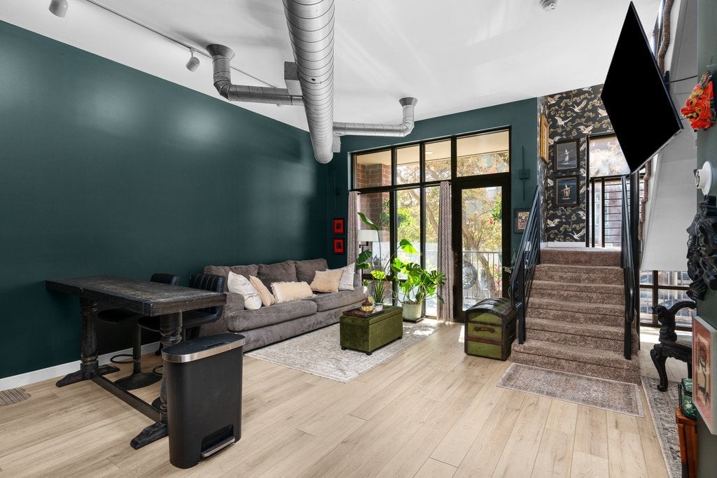 1605 2nd Avenue 9