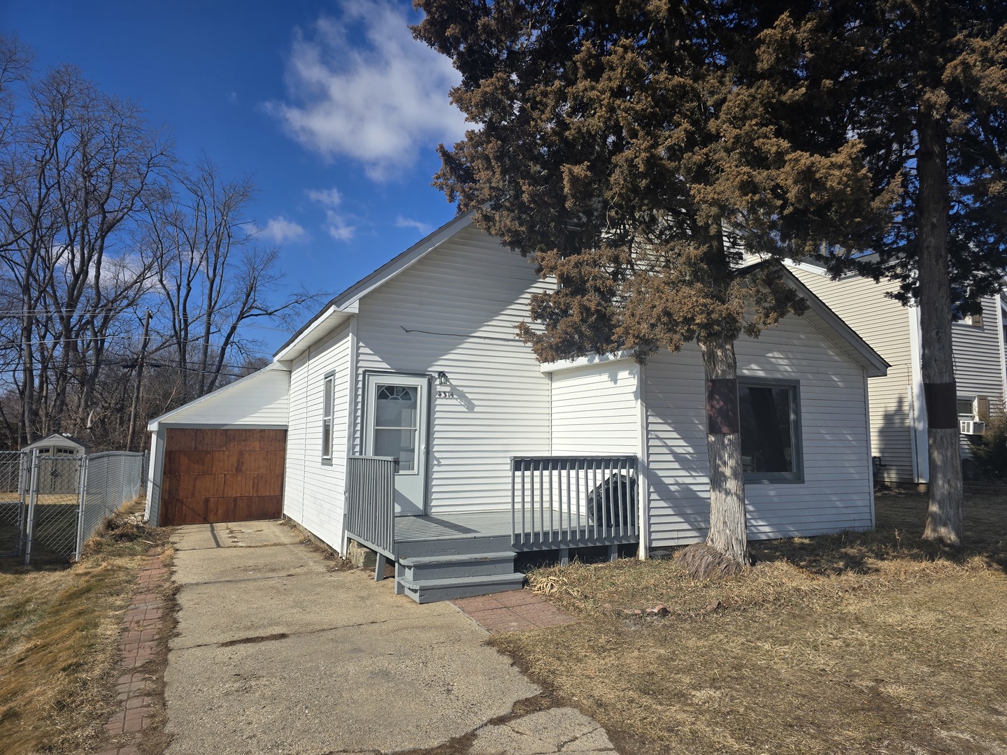 4311 E Wonder Lake Road