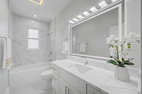 Tiny photo for 923 N MASSASOIT Avenue, Chicago, IL 60651 (MLS # 12673187)