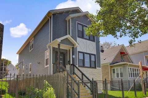 Tiny photo for 923 N MASSASOIT Avenue, Chicago, IL 60651 (MLS # 12673187)