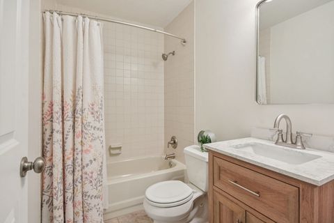 Tiny photo for 21W581 North Avenue #35, Lombard, IL 60148 (MLS # 12500432)