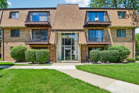 Photo of 4833 W 109th Street #201, Oak Lawn, IL 60453 (MLS # 12687104)