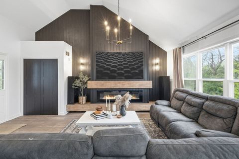 Tiny photo for 150 Wilson Way, South Elgin, IL 60177 (MLS # 12633483)