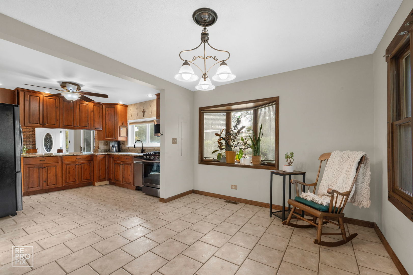 28W659 Lester Street