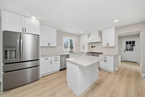 Tiny photo for 82 Ashlawn Avenue, Oswego, IL 60543 (MLS # 12548021)