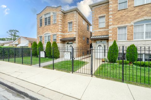 Tiny photo for 6140 W Gunnison Street #3, Chicago, IL 60630 (MLS # 12606043)