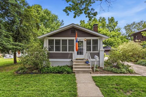 Photo of 1010 W Columbia Avenue, Champaign, IL 61821 (MLS # 12667771)