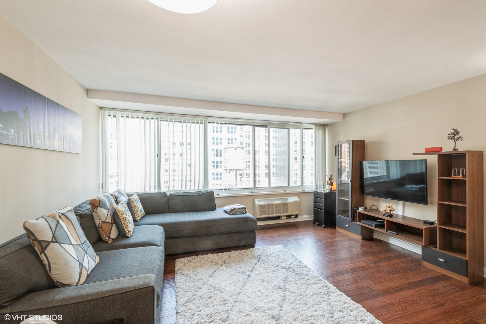 211 E Ohio Street 1401