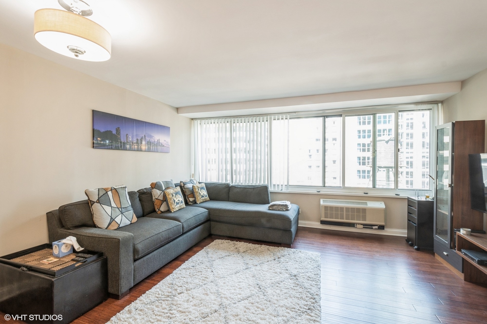 211 E Ohio Street 1401