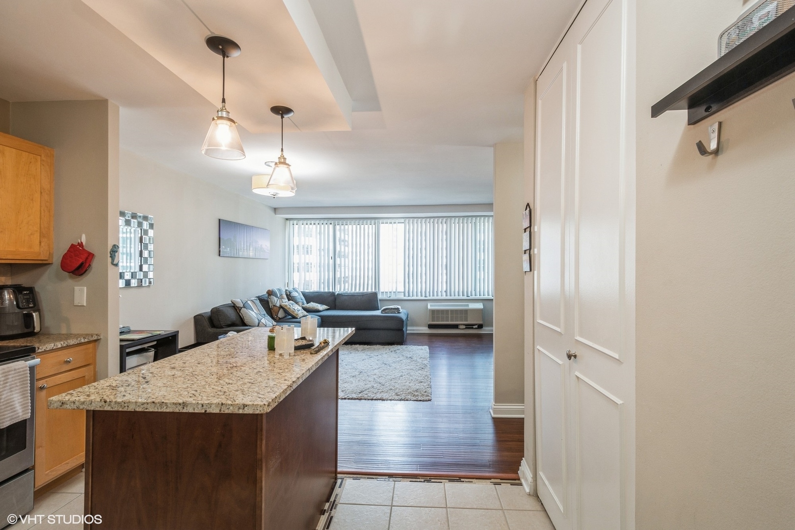 211 E Ohio Street 1401