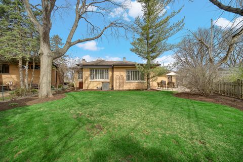 Tiny photo for 403 W Shabonee Trail, Mount Prospect, IL 60056 (MLS # 12614637)