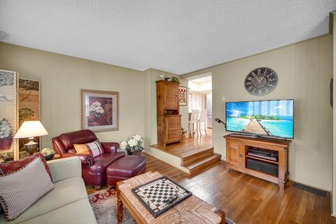 Tiny photo for 403 W Shabonee Trail, Mount Prospect, IL 60056 (MLS # 12614637)