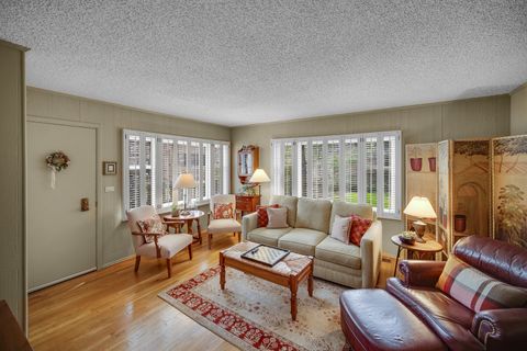 Tiny photo for 403 W Shabonee Trail, Mount Prospect, IL 60056 (MLS # 12614637)