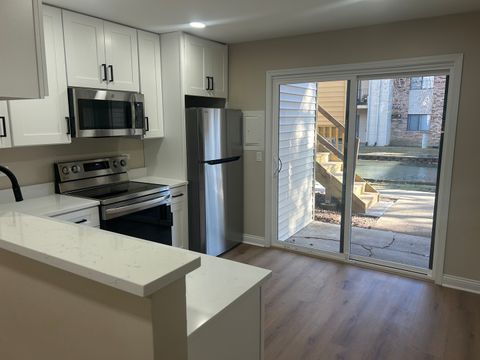 Tiny photo for 194 N Waters Edge Drive #102, Glendale Heights, IL 60139 (MLS # 12546043)