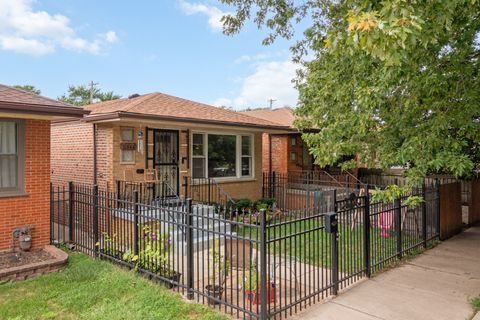 Tiny photo for 10844 S GREEN BAY Avenue, Chicago, IL 60617 (MLS # 12454571)