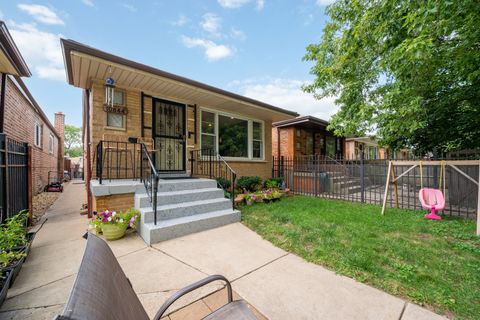 Tiny photo for 10844 S GREEN BAY Avenue, Chicago, IL 60617 (MLS # 12454571)